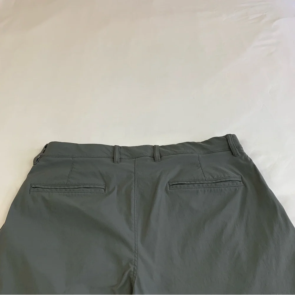 Men's J.Crew 9” Tech Gray Shorts-Sz 32
